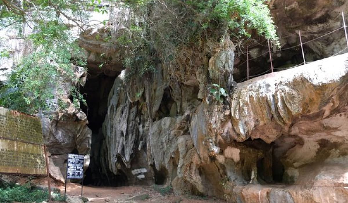 Amboni Caves